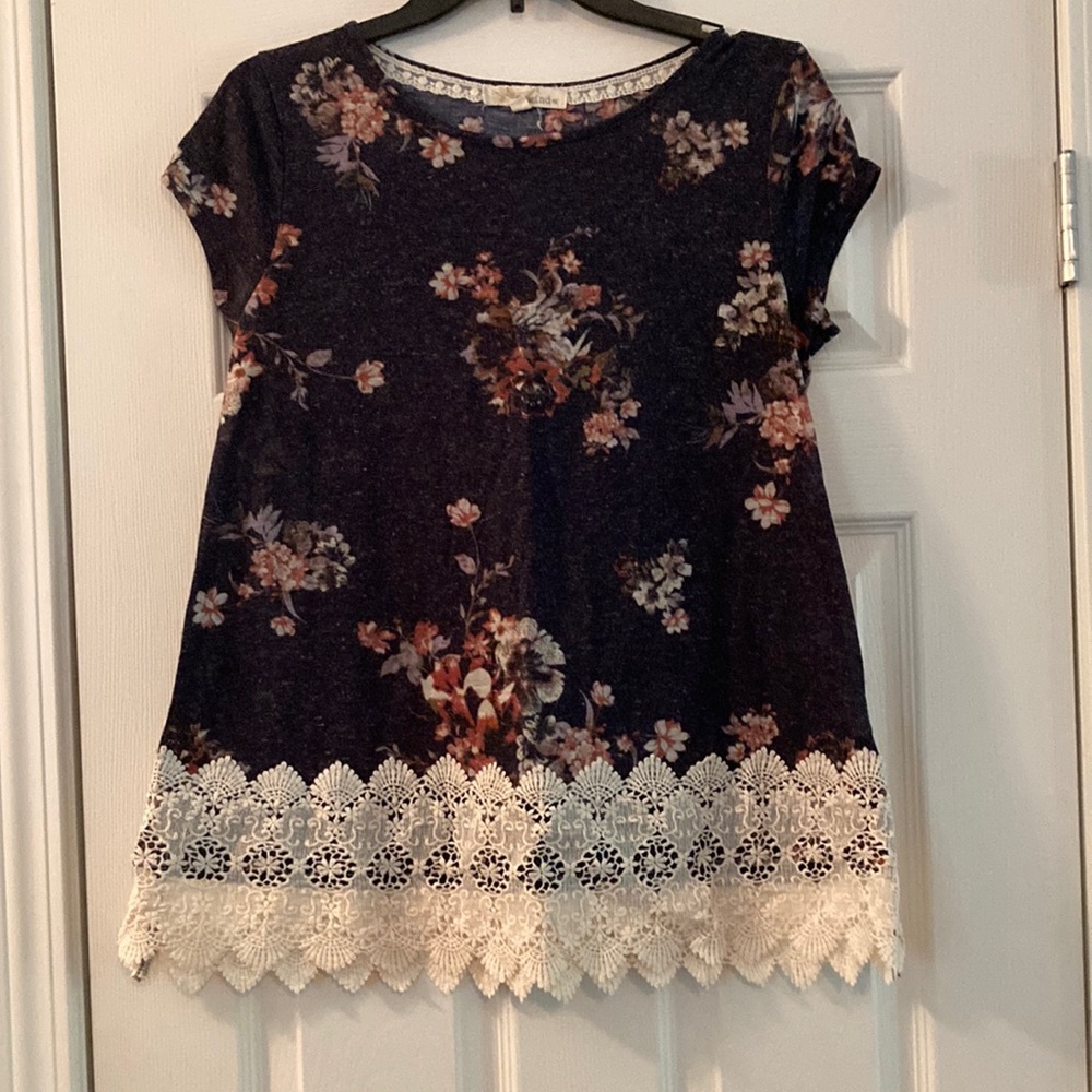 Rewind Floral Lace Trim Top